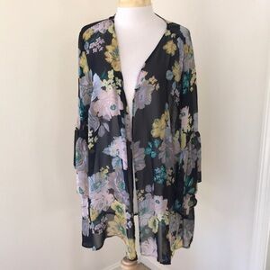 Style &Co SZ 2X black  floral bell sleeve duster.